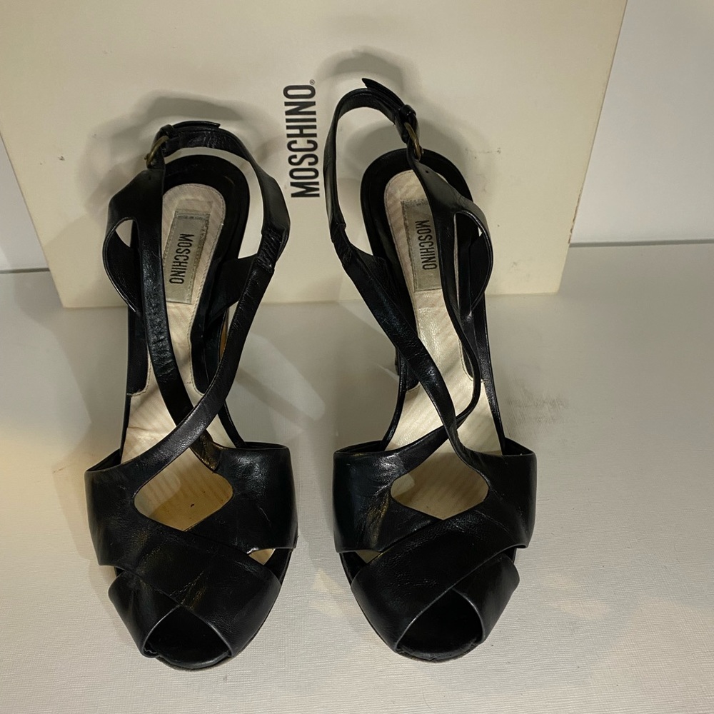MOSCHINO (awesome comfy) sandals